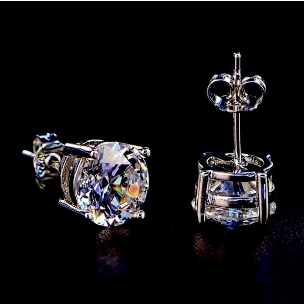 💎 Men’s Rhinestone Silver Stud Earrings 💎​